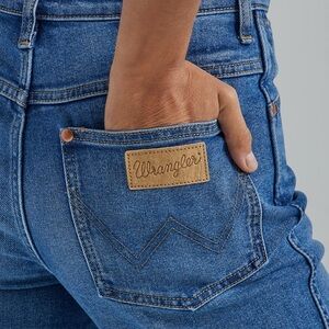 WOMEN'S WRANGLER® WILD WEST 603 HIGH RISE STRAIGHT JEAN IN SMOKE SEA